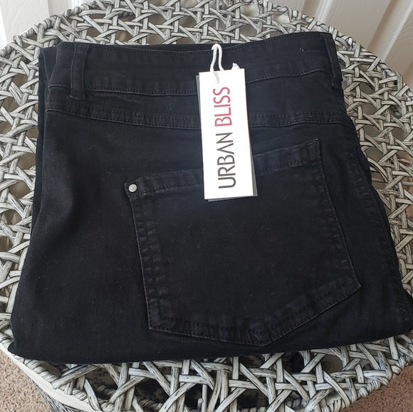 Urban Bliss Skinny Jeans | US 16 | Black - Picture 1 of 3
